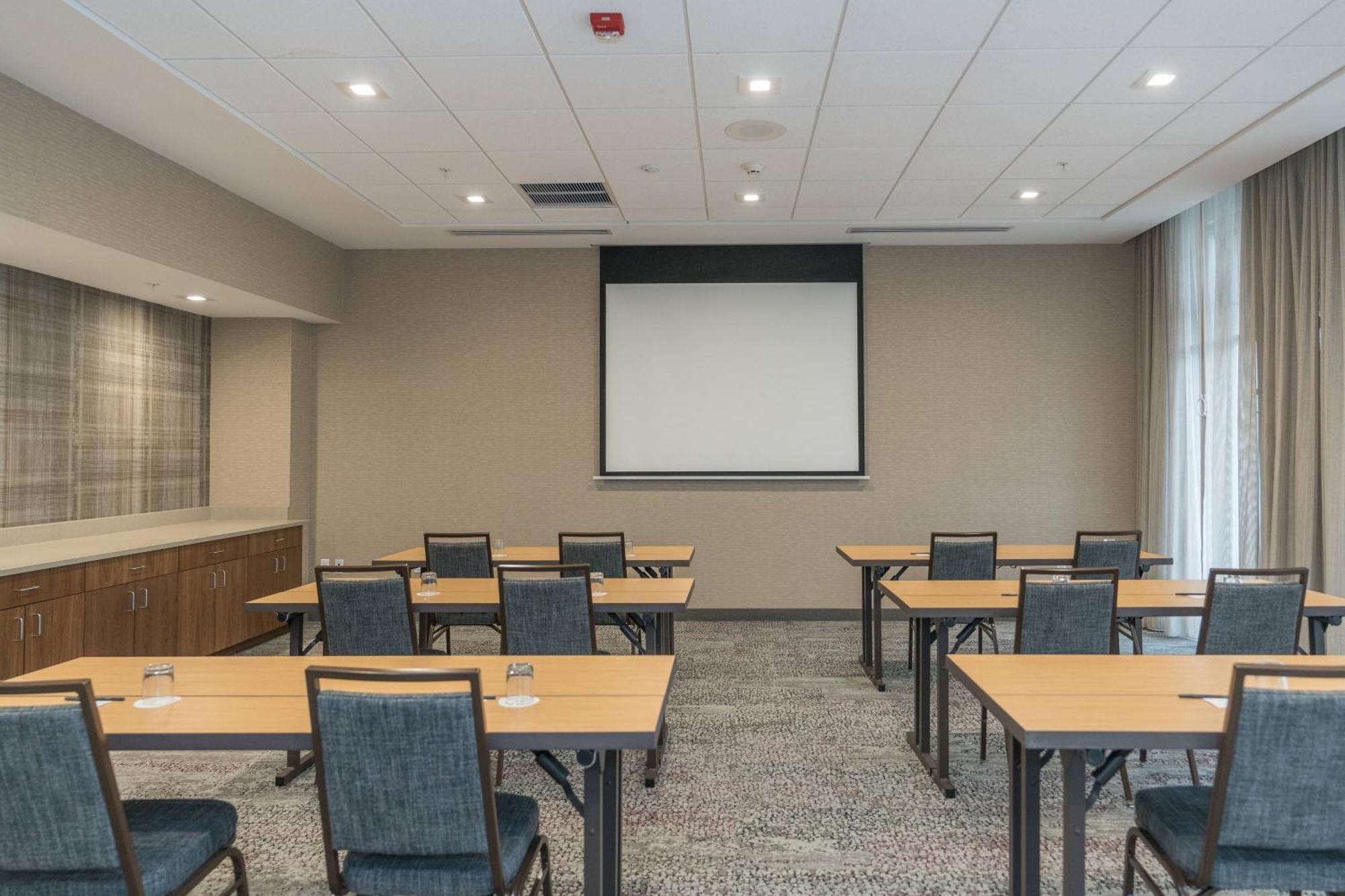 Courtyard By Marriott Hotel