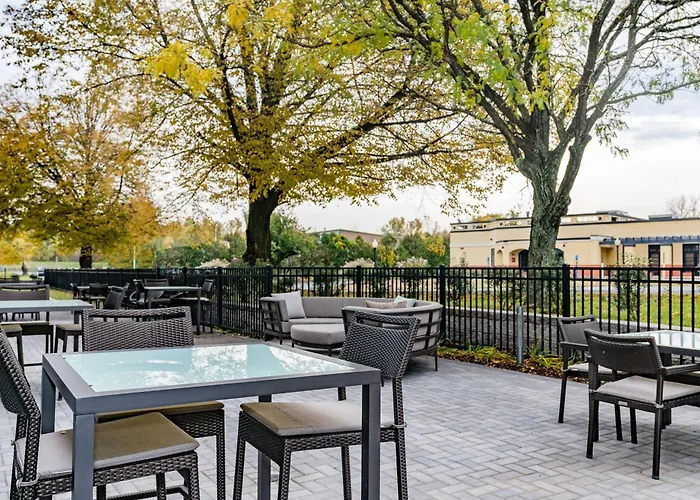Courtyard By Marriott West Springfield